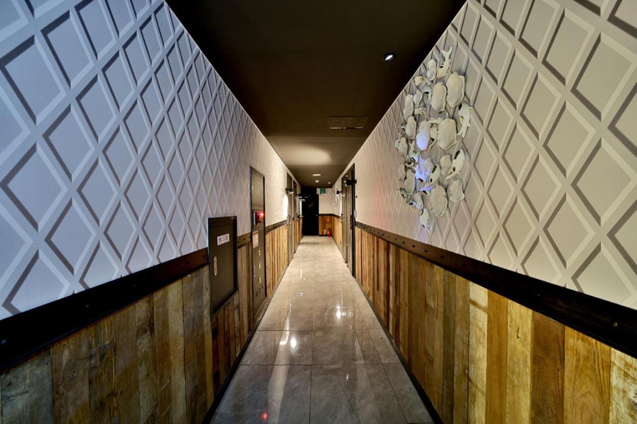 Seomyeon Hound Hotel 1St Street Busan Esterno foto