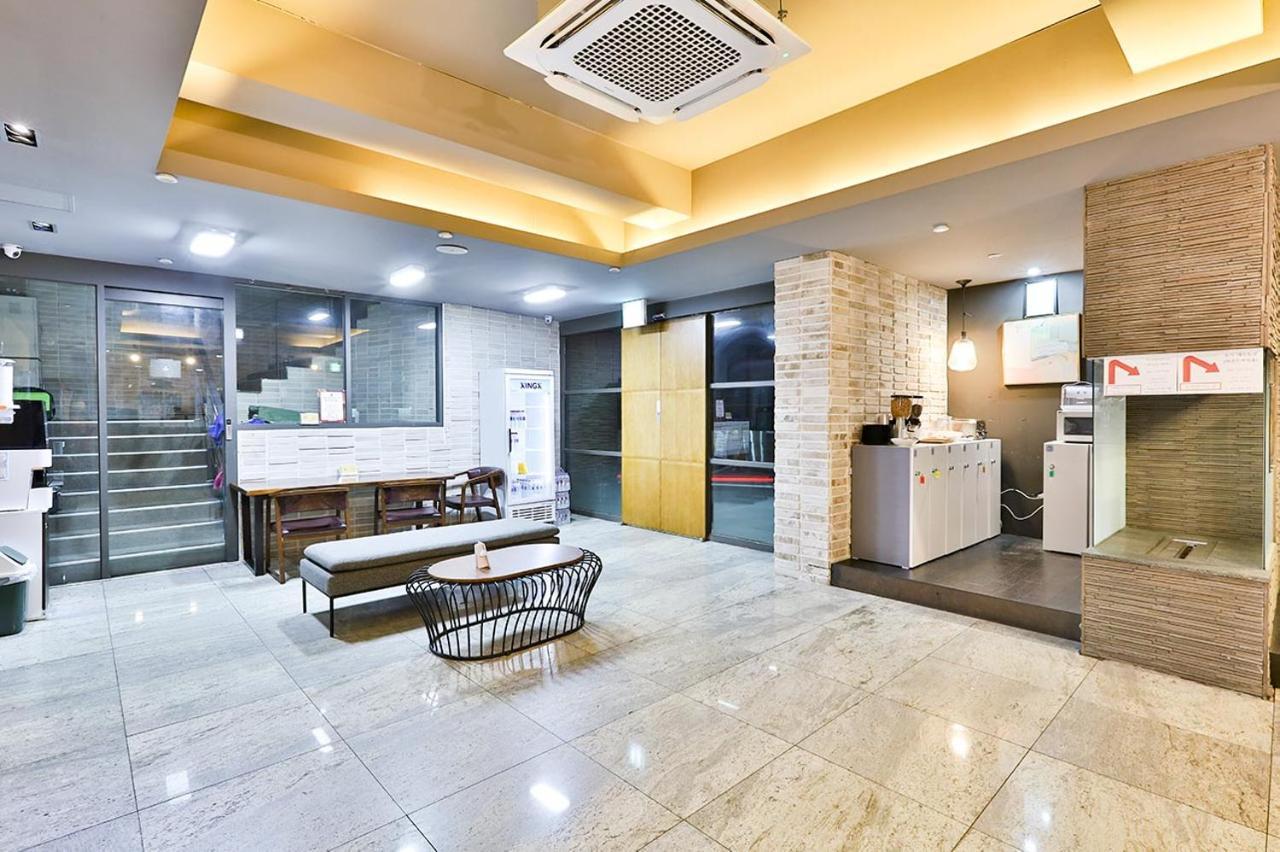Seomyeon Hound Hotel 1St Street Busan Esterno foto
