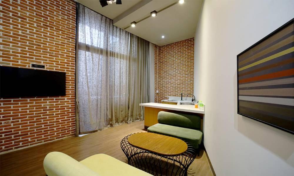 Seomyeon Hound Hotel 1St Street Busan Esterno foto