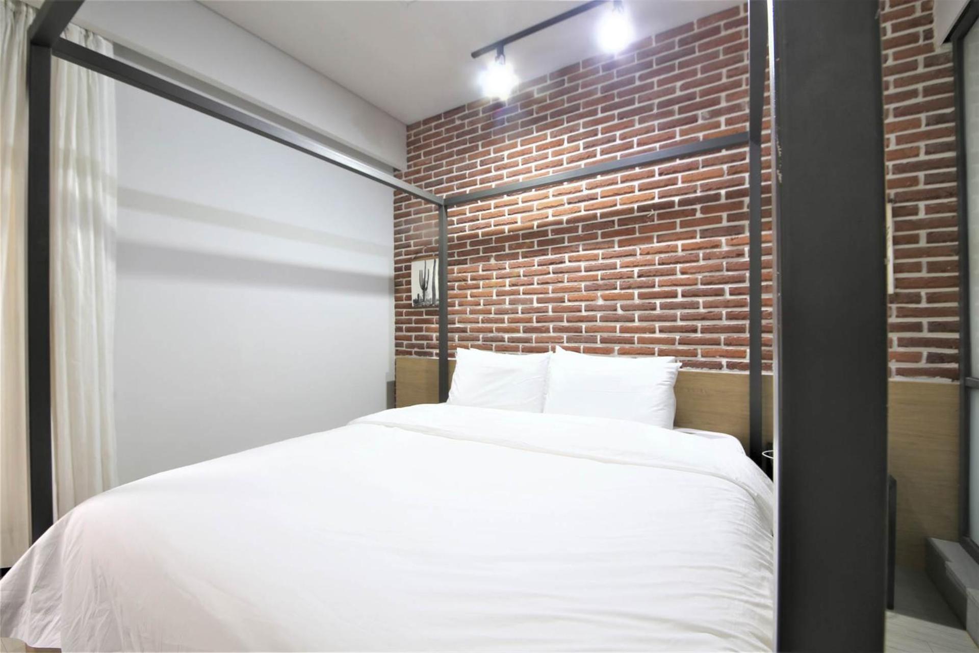 Seomyeon Hound Hotel 1St Street Busan Esterno foto