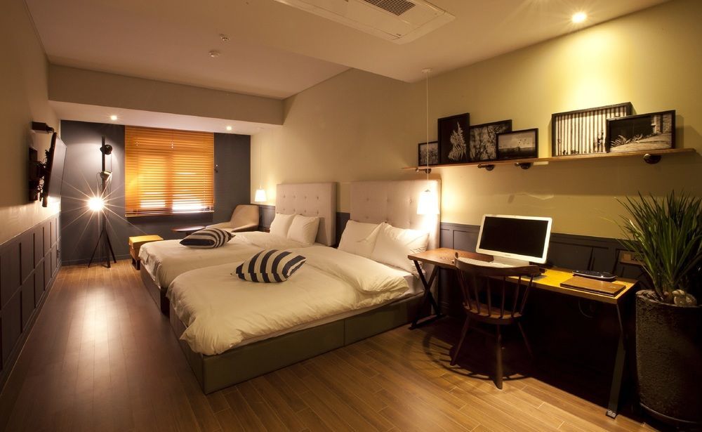 Seomyeon Hound Hotel 1St Street Busan Esterno foto